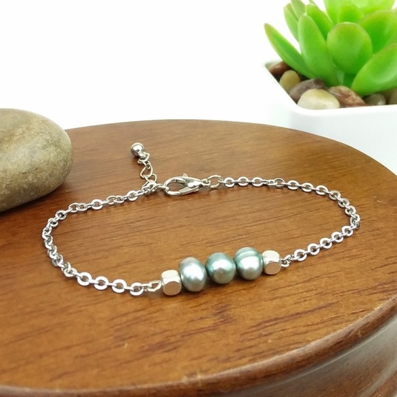 Freshwater Pearl silver toned bracelet - Picture 1 of 2